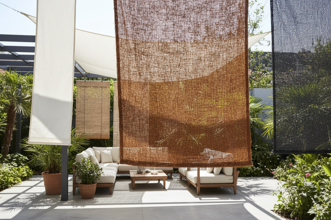 Fibre de coco vs autres matériaux : quel choix pour votre ombrage extérieur ?