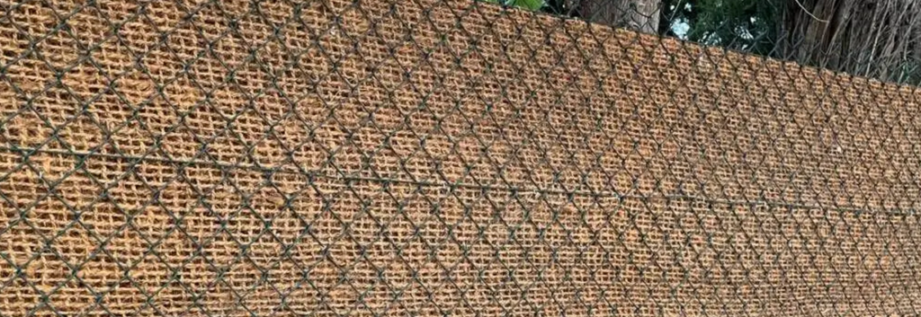 Grand panneau brise-vue 2x3m fibre de coco vue installation jardin