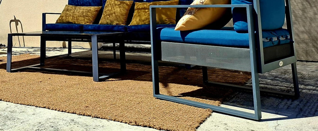 Tapis en fibre de coco 2x3m - [contexte : vue d'ensemble / détail texture / extérieur]