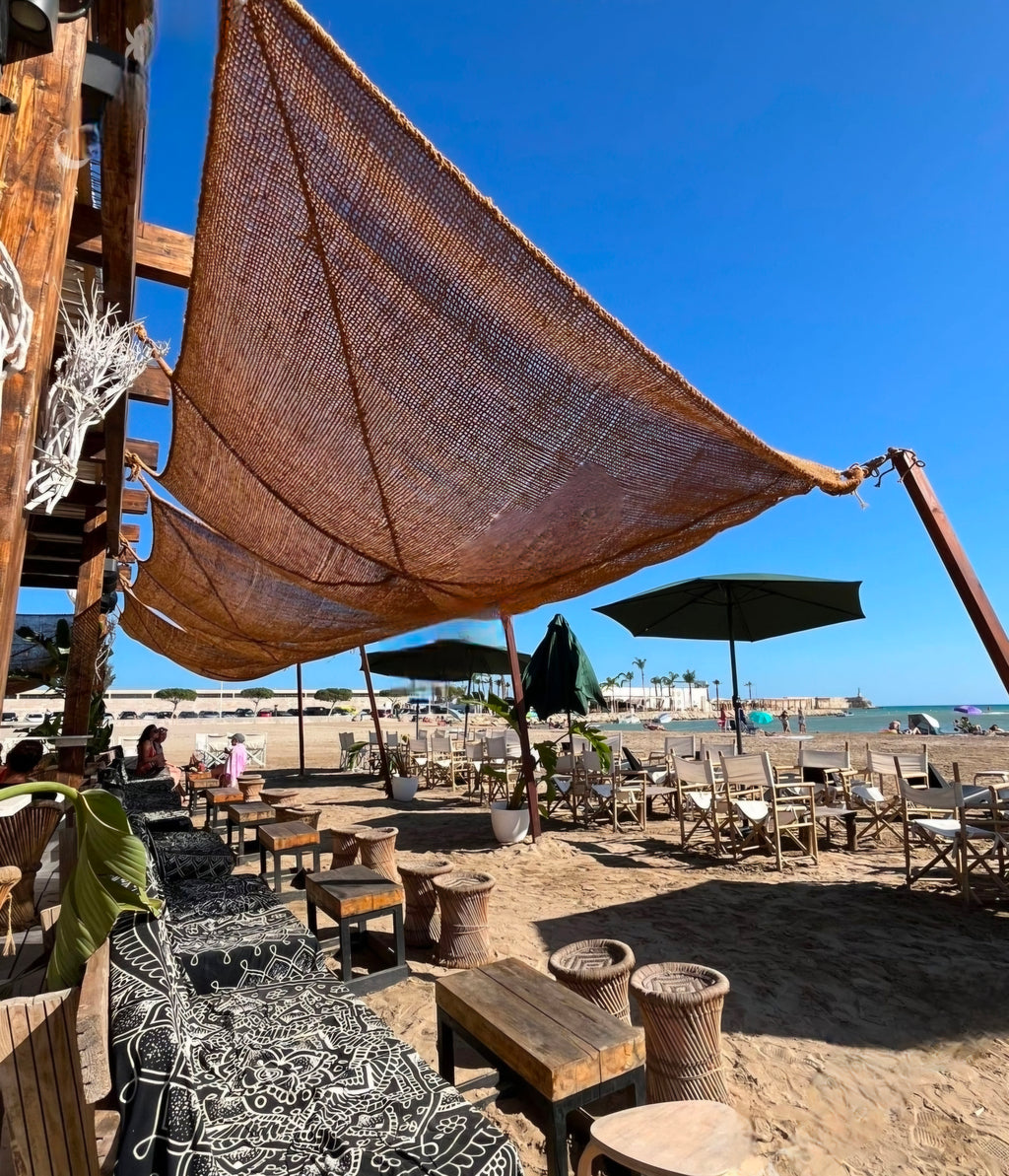 Voile d'ombrage compacte 3x2m fibre de coco installée petite terrasse urbaine
